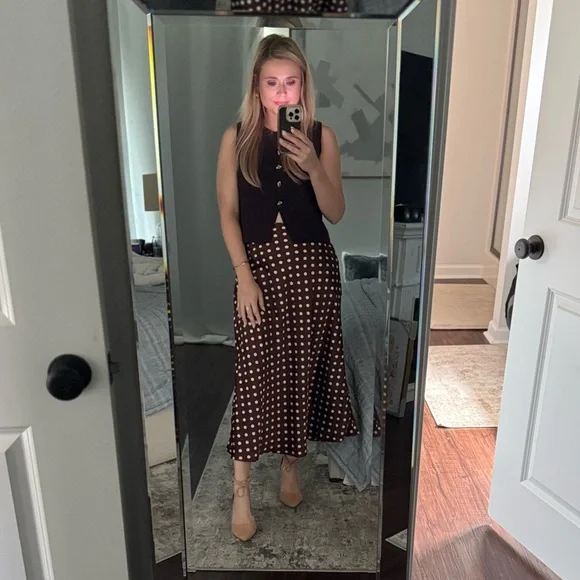 Old Money Solid Brown Sleeveless Button Down Top with Gold Buttons - Picture 8 of 8